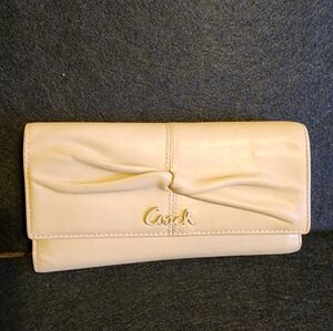 Coach Women's Cream Leather Clutch Wallet
